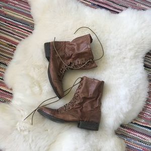 STEVE MADDEN LACE UP BOOTIES